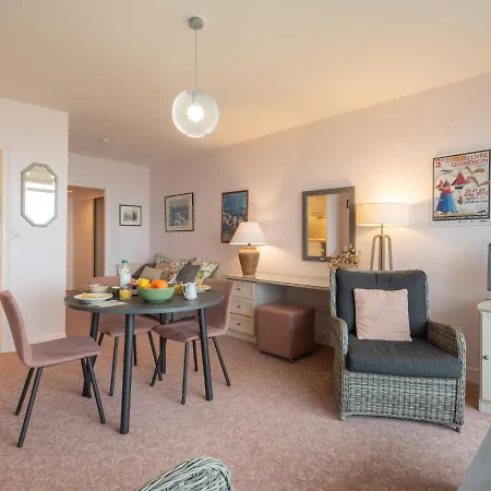 Apartment Les Trois Iles-2 By Interhome Port-Haliguen